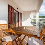 1 Bedroom Amazing In Apartment *