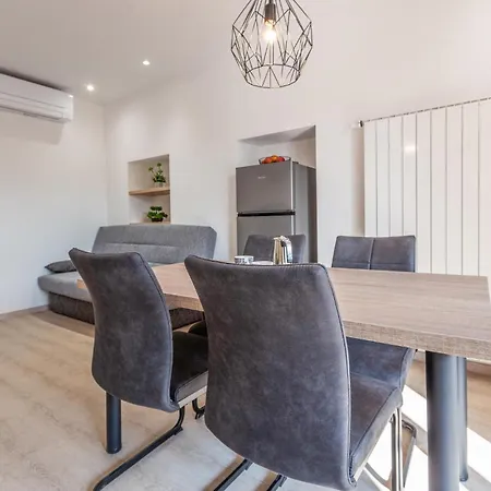 Stunning Apartment In Secovlje With Wifi