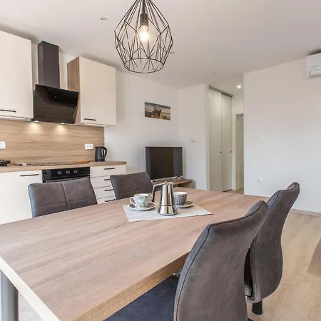 Lejlighed Stunning Apartment In Secovlje With Wifi