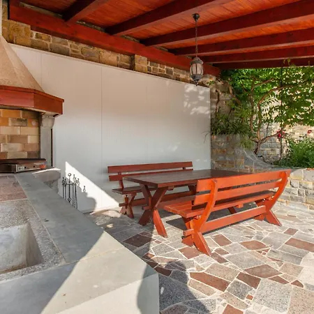 Appartamento 1 Bedroom Amazing Apartment In Secovlje